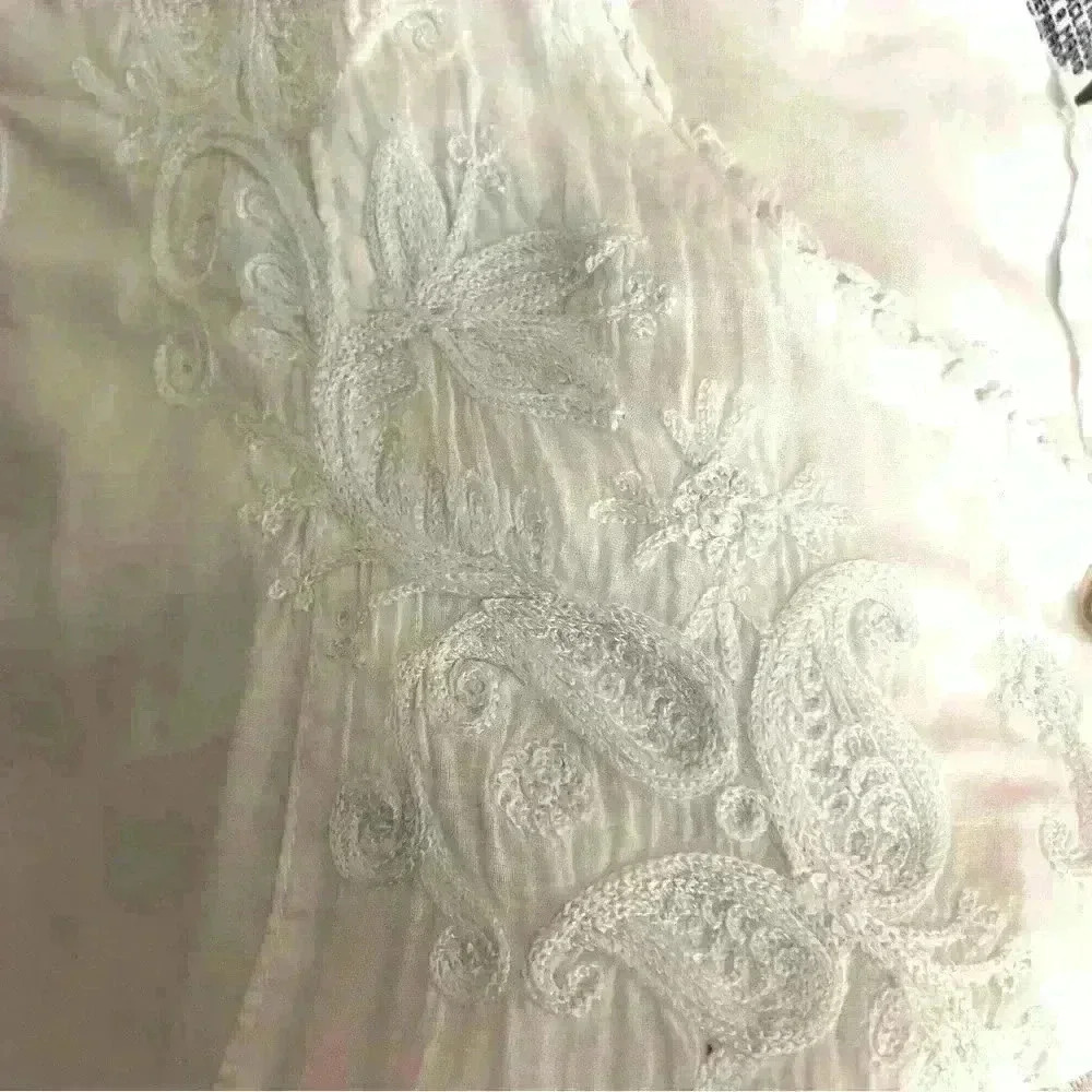 Embroidered White Blouse - Picture 5 of 7